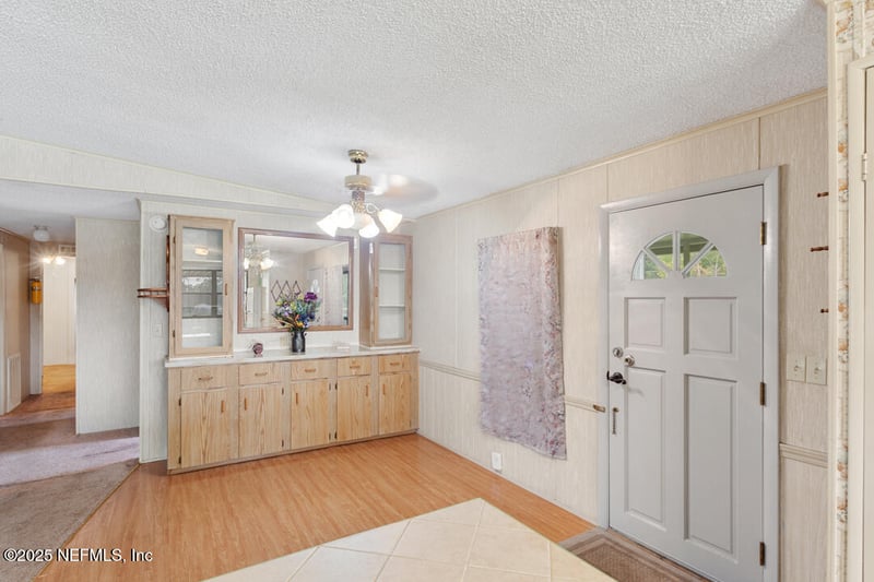 100 Mangels Dr, Interlachen, FL 32148