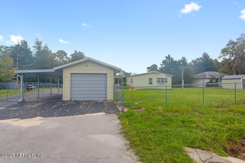 100 Mangels Dr, Interlachen, FL 32148