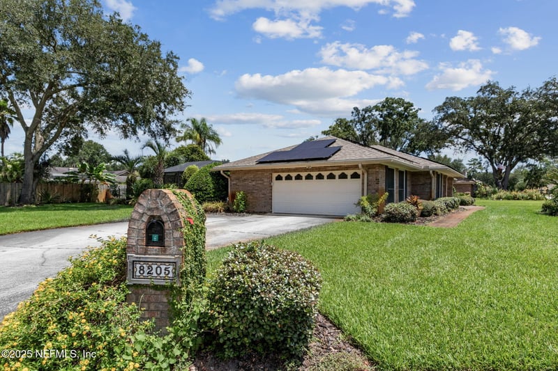 8205 Hidden Lake Dr, Jacksonville, FL 32216