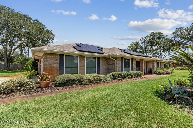 8205 Hidden Lake Dr, Jacksonville, FL 32216