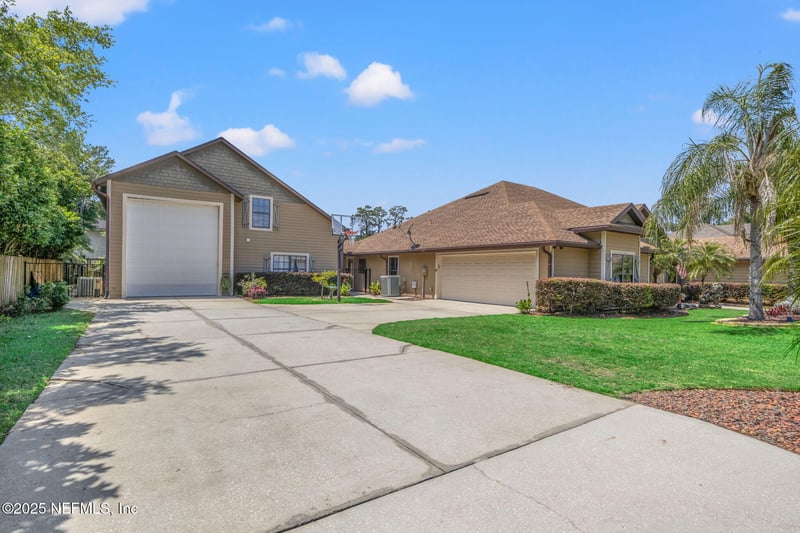 1966 Lakeshore Dr, Fleming Island, FL 32003