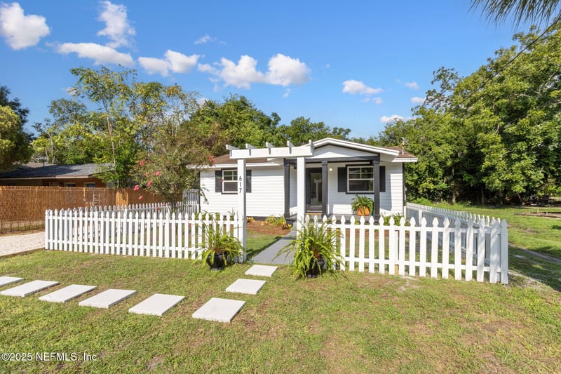 617 9th St, Fernandina Beach, FL 32034