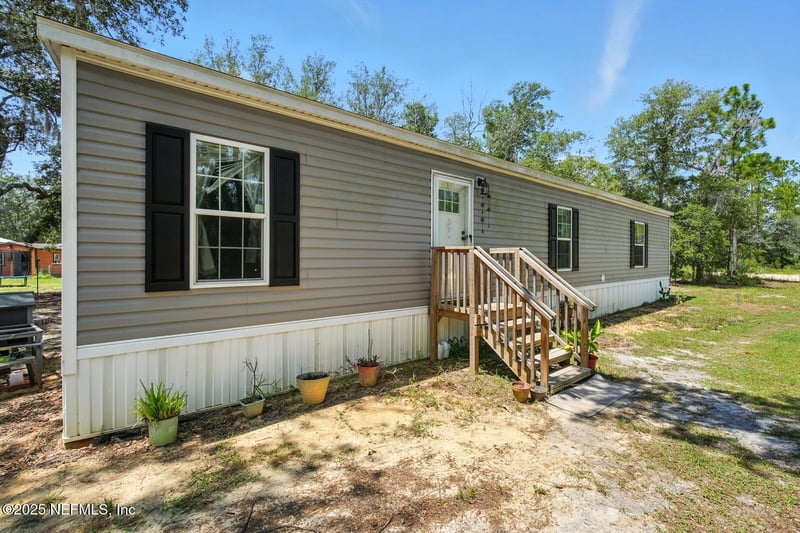 1141 Donovan Ave, Interlachen, FL 32148