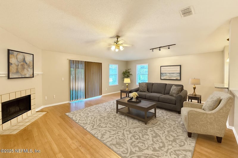 3282 Cancun Dr, Jacksonville, FL 32225