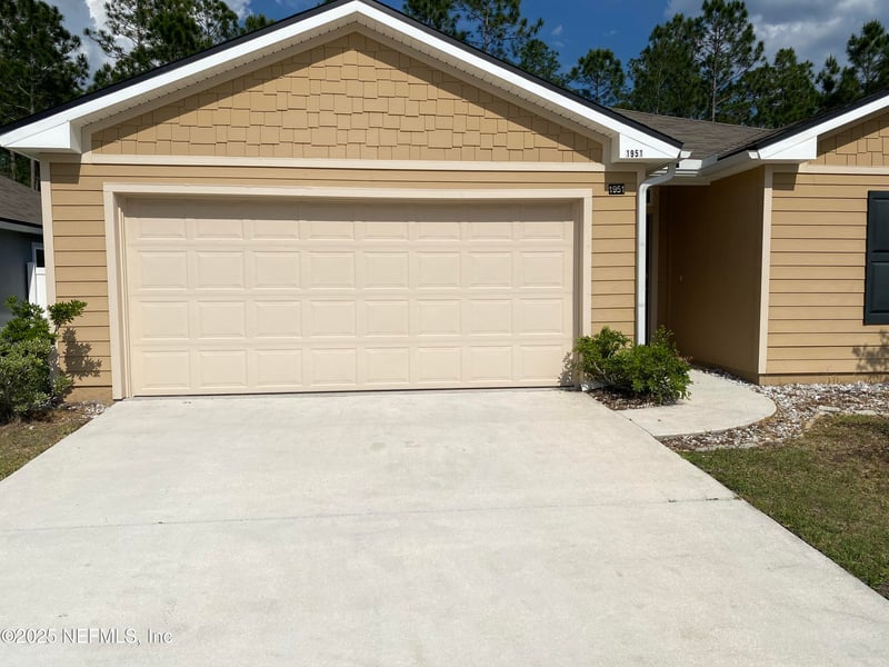 1951 April Oaks Dr, Jacksonville, FL 32221