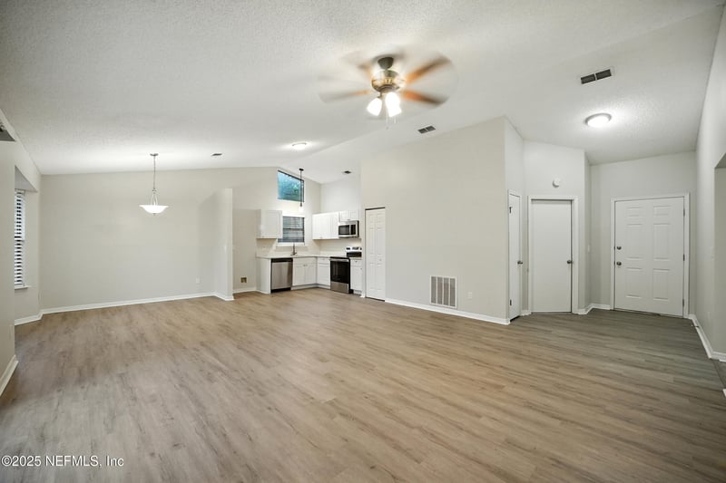 8448 Cross Timbers Dr, Jacksonville, FL 32244