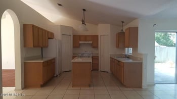 1614 Guardian Dr, Jacksonville, FL 32221