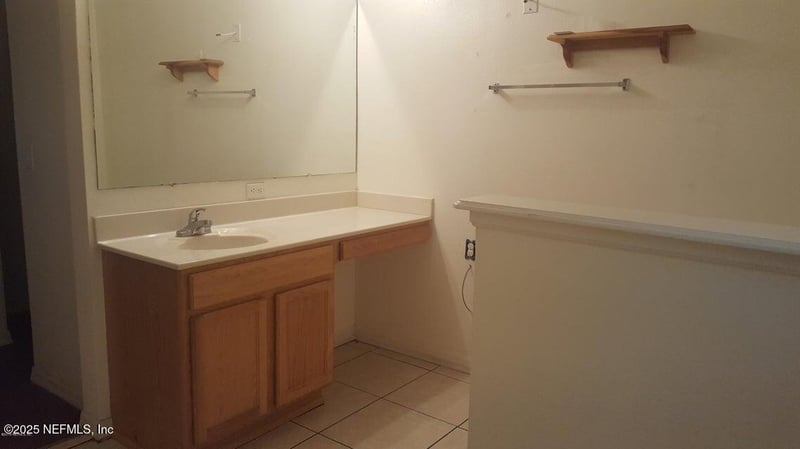 1614 Guardian Dr, Jacksonville, FL 32221