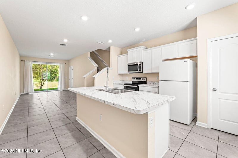 882 Rotary Rd, Jacksonville, FL 32211