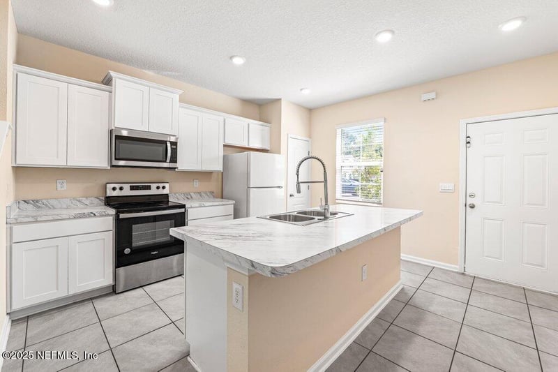 882 Rotary Rd, Jacksonville, FL 32211