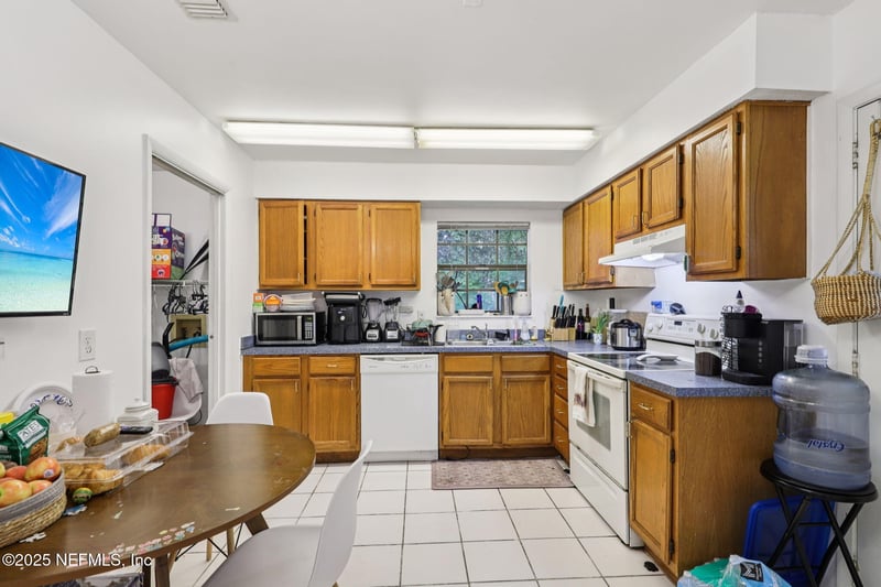 810 Meadowbrook Dr, Orange Park, FL 32073