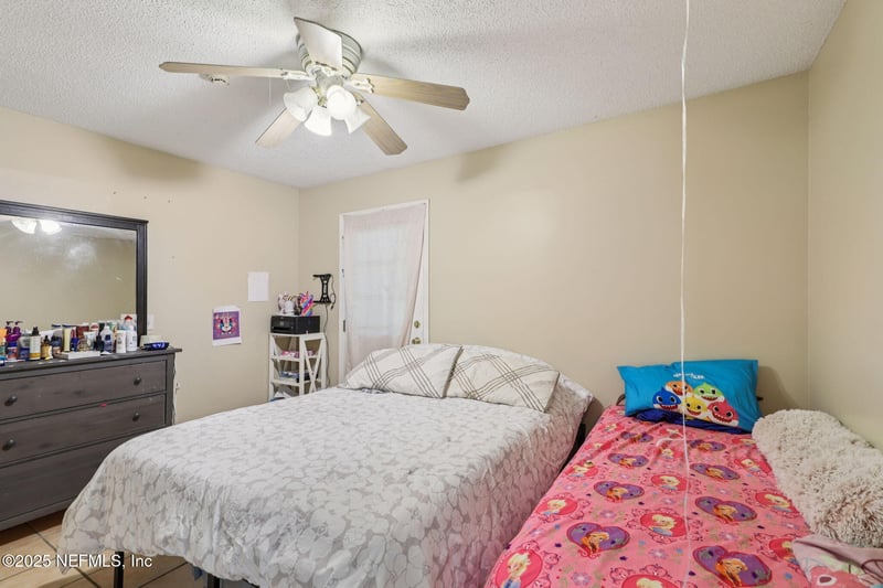 810 Meadowbrook Dr, Orange Park, FL 32073