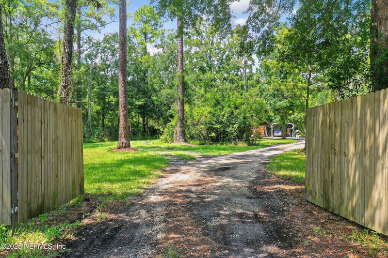 2561 Starratt Rd, Jacksonville, FL 32226