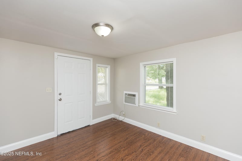 1458 Royal Court Ln, Jacksonville, FL 32209