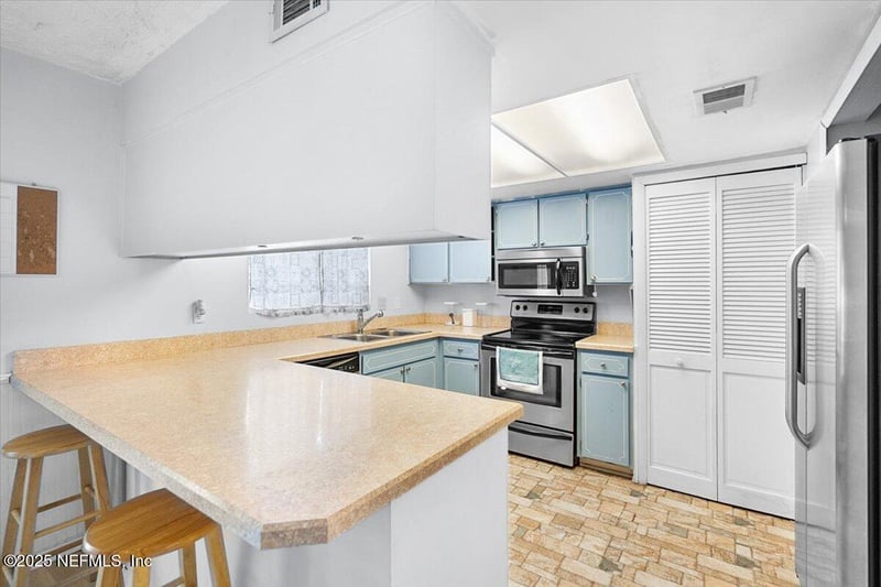 8150 Sutton Pl, Jacksonville, FL 32217