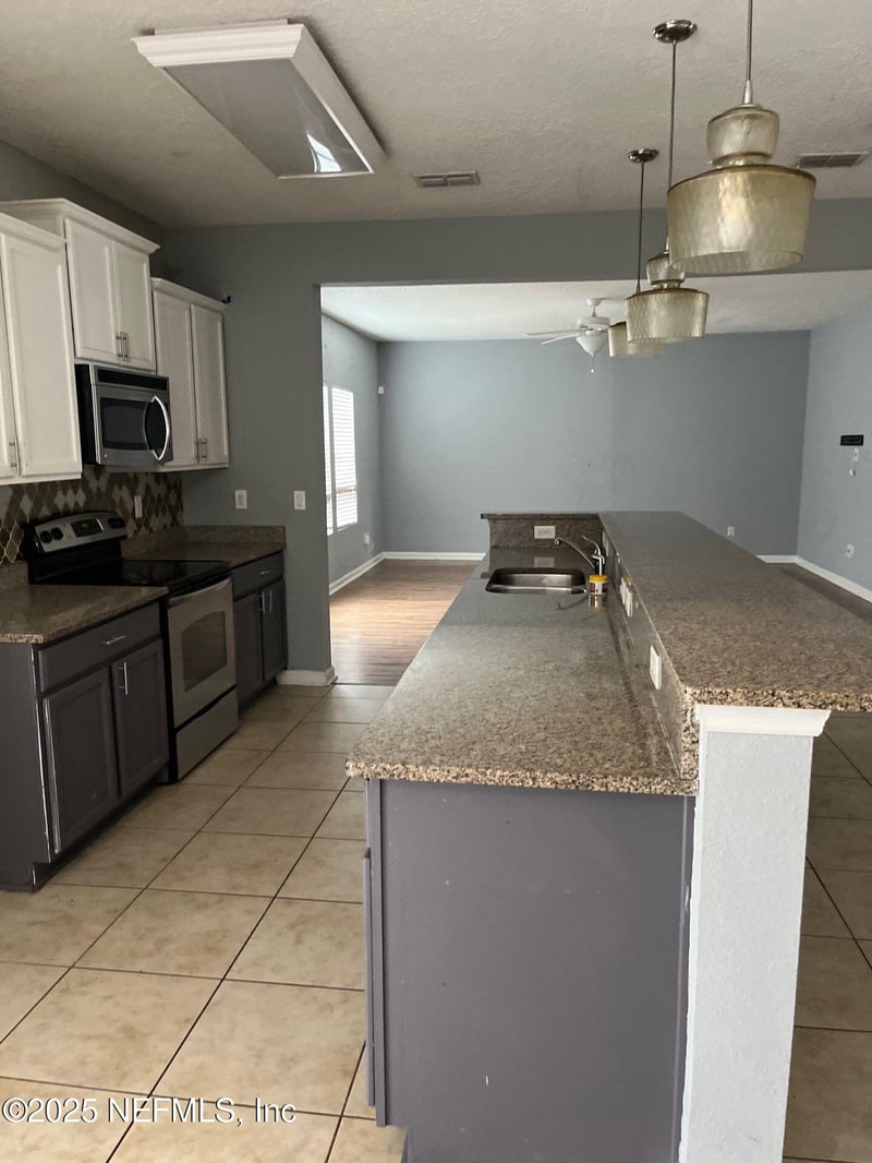 2198 Club Lake Dr, Orange Park, FL 32065