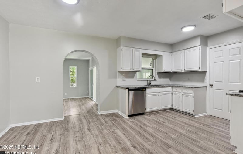 201 Saturn Ln, Orange Park, FL 32073