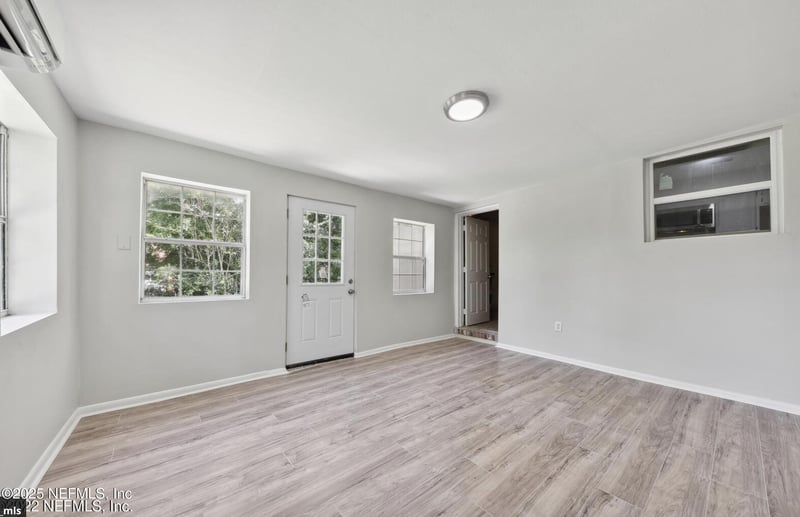 201 Saturn Ln, Orange Park, FL 32073