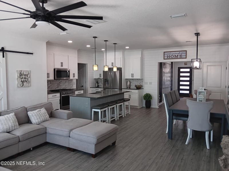 467 Chandler Dr, St Johns, FL 32259