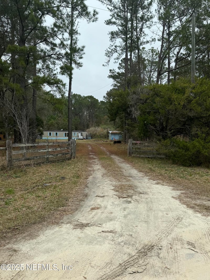 23216 35th Ave, Melrose, FL 32666