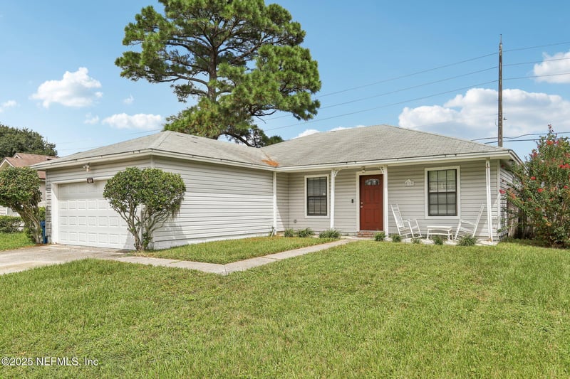 319 Hickory Hollow Dr, Jacksonville, FL 32225