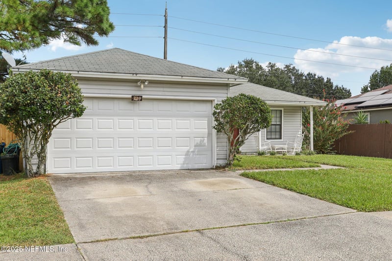 319 Hickory Hollow Dr, Jacksonville, FL 32225