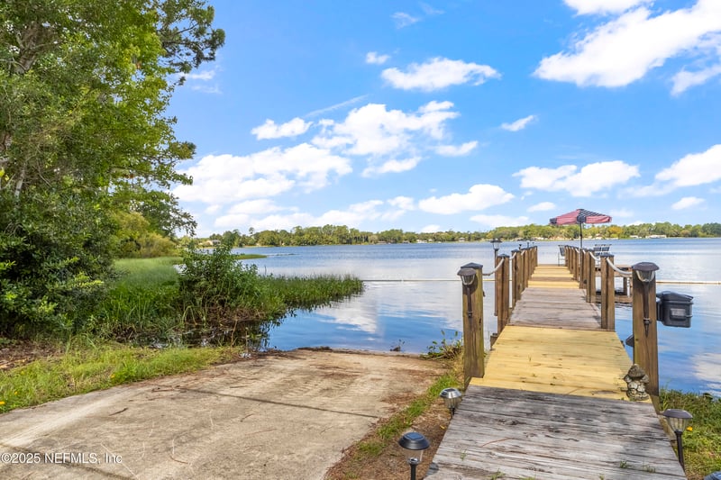 942 State Rd 20, Interlachen, FL 32148