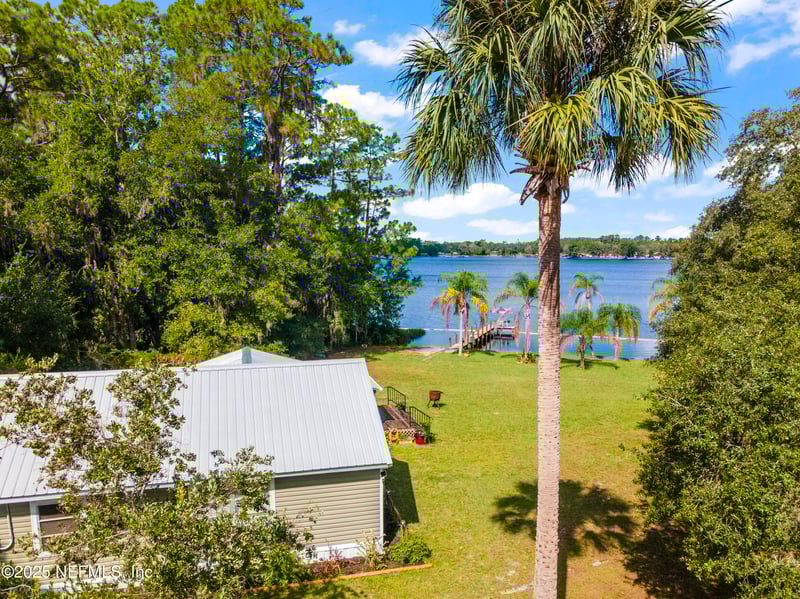 942 State Rd 20, Interlachen, FL 32148