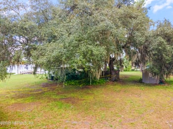 942 State Rd 20, Interlachen, FL 32148