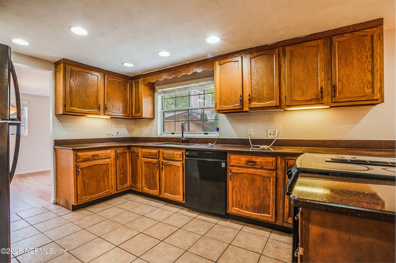 2027 Courtney Dr, Jacksonville, FL 32208