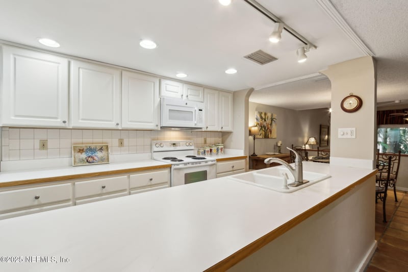 3028 Sea Marsh Rd, Fernandina Beach, FL 32034