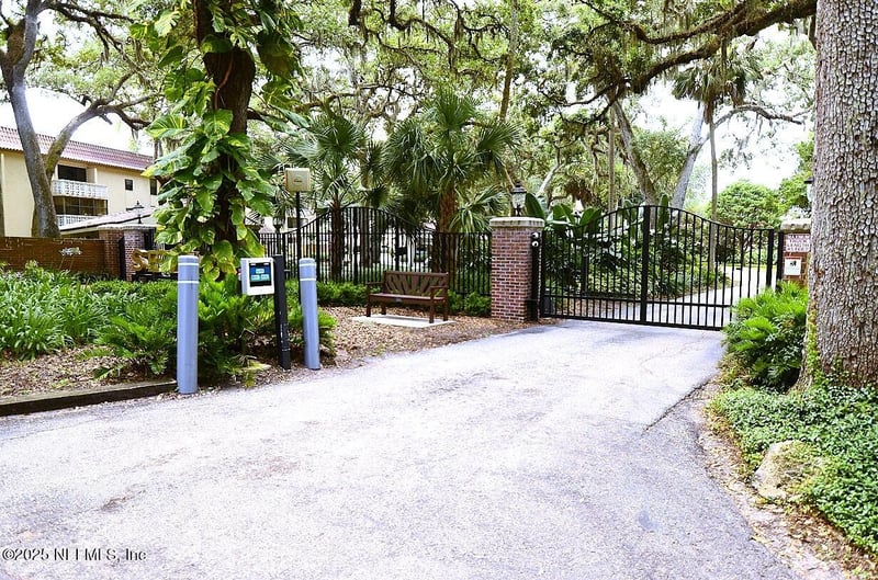 1810 Sevilla Blvd #202, Atlantic Beach, FL 32233