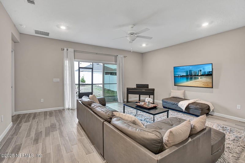 1641 Strawberry Creek Ct, Jacksonville, FL 32211