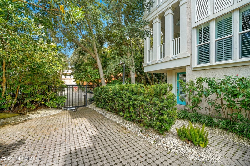 50 Beach Cottage Ln, Atlantic Beach, FL 32233