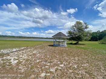 148 Swan Lake Dr, Melrose, FL 32666