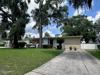 339 Suzanne Dr, Jacksonville, FL 32218