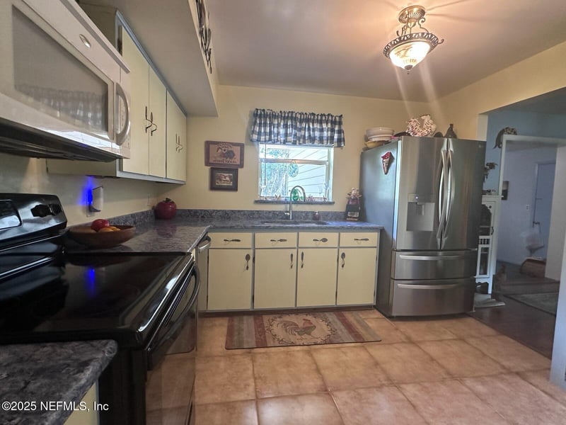 339 Suzanne Dr, Jacksonville, FL 32218