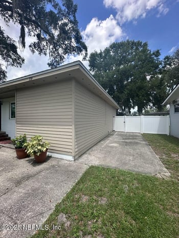 339 Suzanne Dr, Jacksonville, FL 32218
