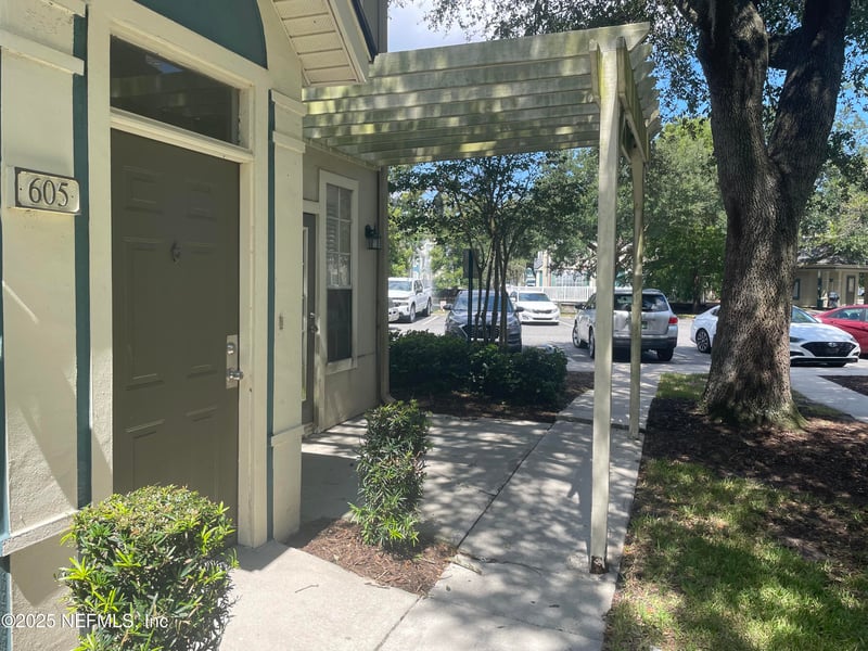 13700 Richmond Park Dr #605, Jacksonville, FL 32224