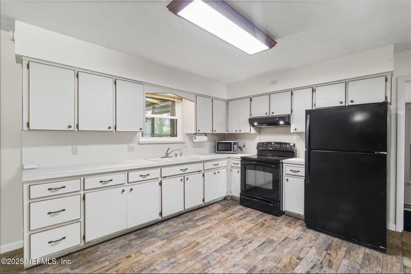 136 Hollywood Forest Dr, Fleming Island, FL 32003