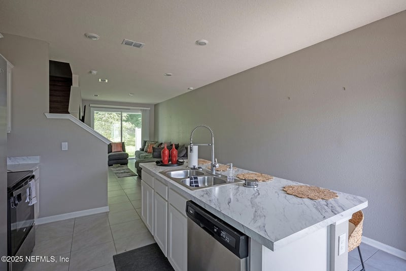 805 Gate Run Rd, Jacksonville, FL 32211