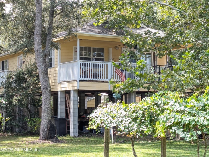 215 Maltas Ave, Interlachen, FL 32148