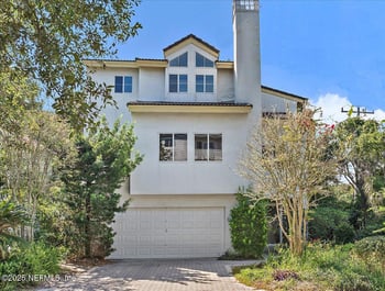 94 Oceanside Dr, Atlantic Beach, FL 32233