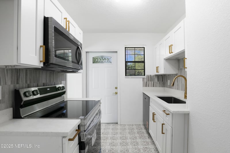 5246 Sunderland Rd, Jacksonville, FL 32210