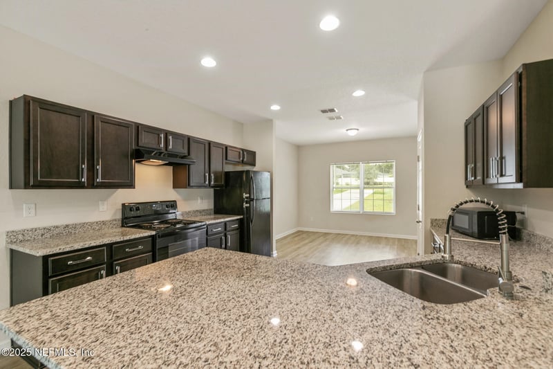 8882 Hogan Rd, Jacksonville, FL 32216