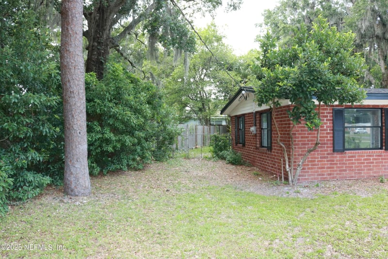 2242 Lake Lucina Dr, Jacksonville, FL 32211