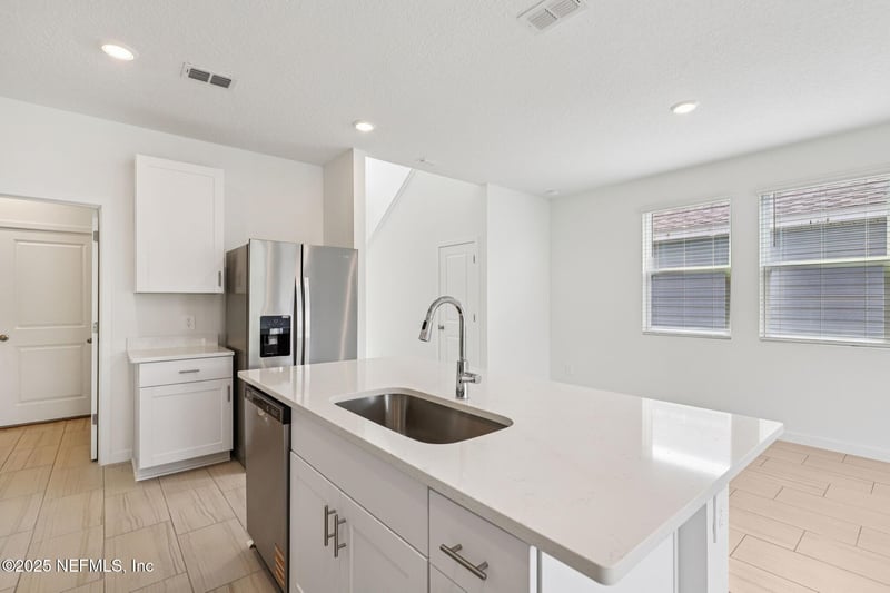 9749 Amber Village Rd, Jacksonville, FL 32219