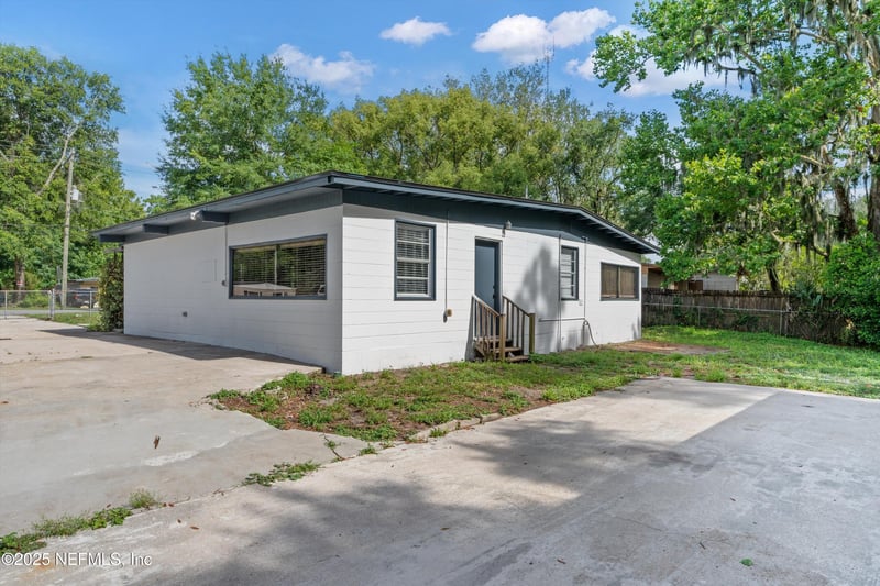 3744 Eve Dr, Jacksonville, FL 32246