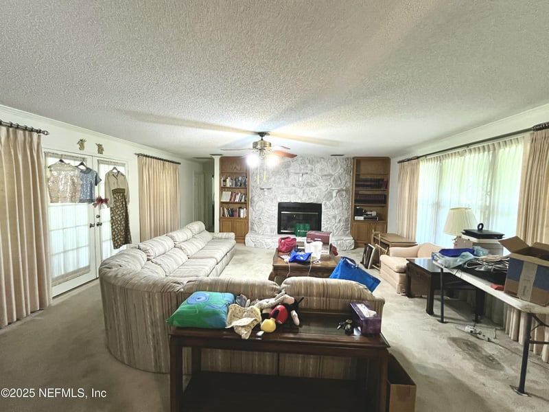 586 Tivoli Dr, St Johns, FL 32259