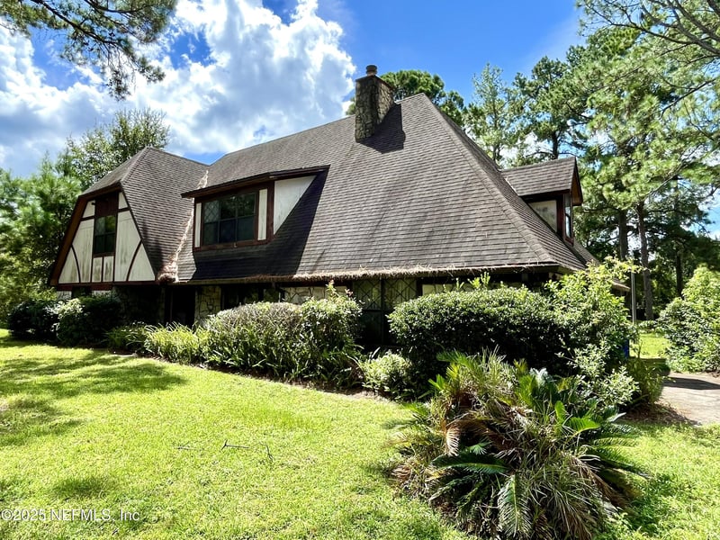 586 Tivoli Dr, St Johns, FL 32259